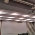 Декор потолка тканью в офисе с подсветкой фото